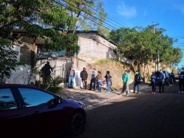 Cerrado se encontraba el Centro educatico Dr. Enrique Aguilar Paz a las 7:40 AM en el día de las elecciones generales. Foto: Cortesía