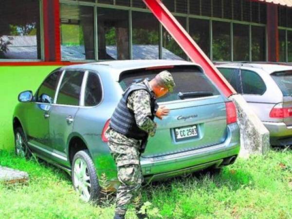 El lujoso Porsche Cayenne está valorado en 1.6 millones de lempiras.