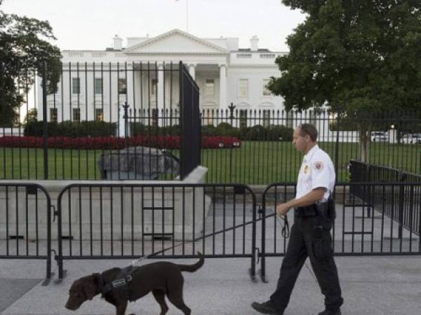 El Servicio Secreto de Estados Unidos instalará una segunda capa de puntas de acero sobre la cerca que rodea la Casa Blanca para impedir intrusiones.