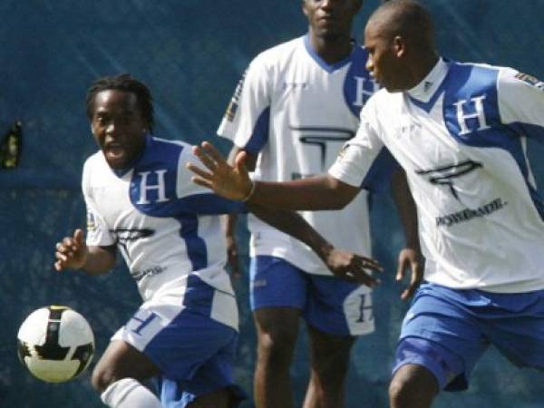 Walter 'Pery' Martínez jugó 49 partidos con la Selección de Honduras y anotó 12 goles. Siempre irradiaba alegría en los entrenamientos. Fotos: Archivo EL HERALDO.