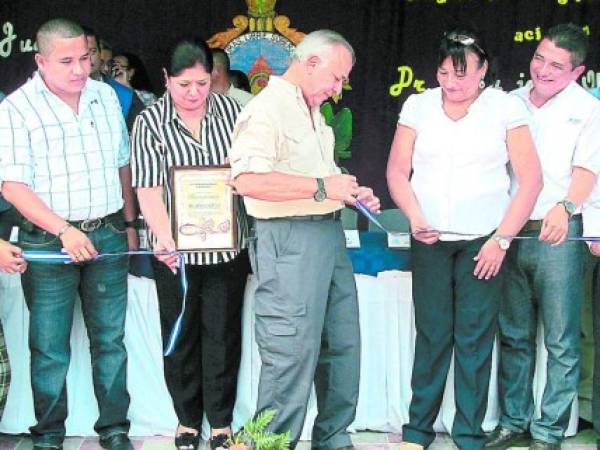 En la inauguración de las mejoras participó el presidente del Congreso Nacional, Mauricio Oliva.