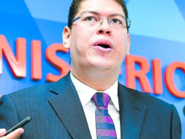 El jefe de la Unidad Nacional de Apoyo, fiscal Roberto Ramírez Aldana, informó sobre el proceso de investigación en el IHSS.