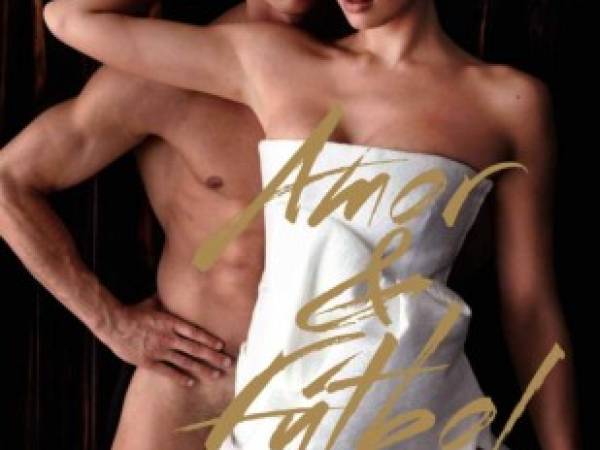 Ronaldo se despojó de toda su ropa y aparece con su novia la modelo Irina Shayk en la edición española de Vogue junio.