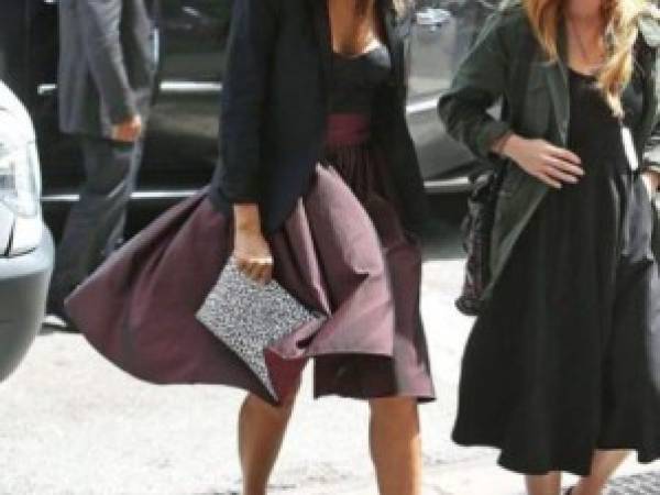 Secuencia del accidente que dejó al descubierto la ropa interior de Jessica Alba.