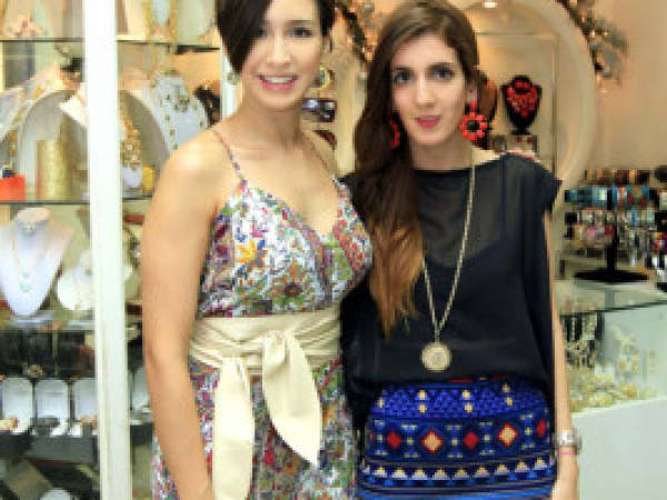 Daniela Beltran y Marie Bendeck.