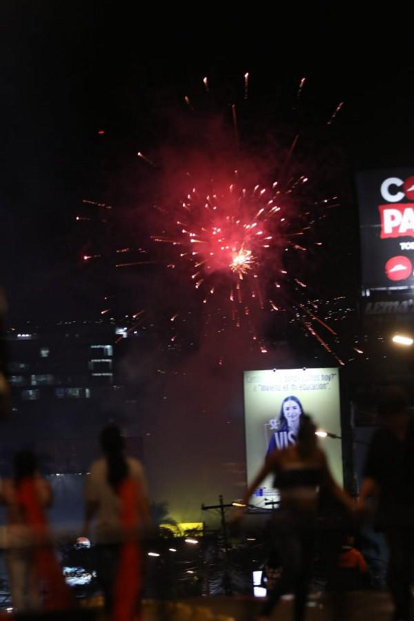 Espectacular show de luces ilumina la capital en su 446 aniversario