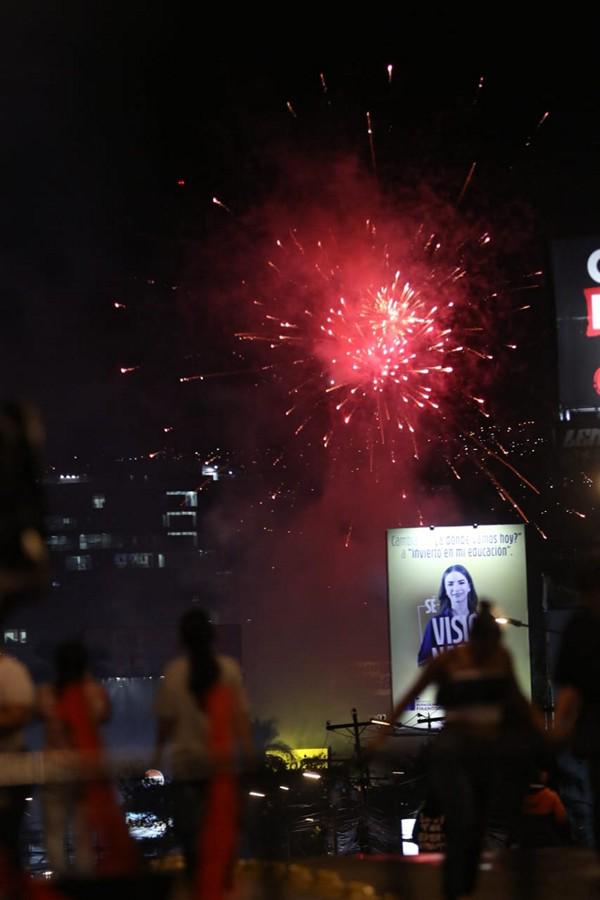 Espectacular show de luces ilumina la capital en su 446 aniversario