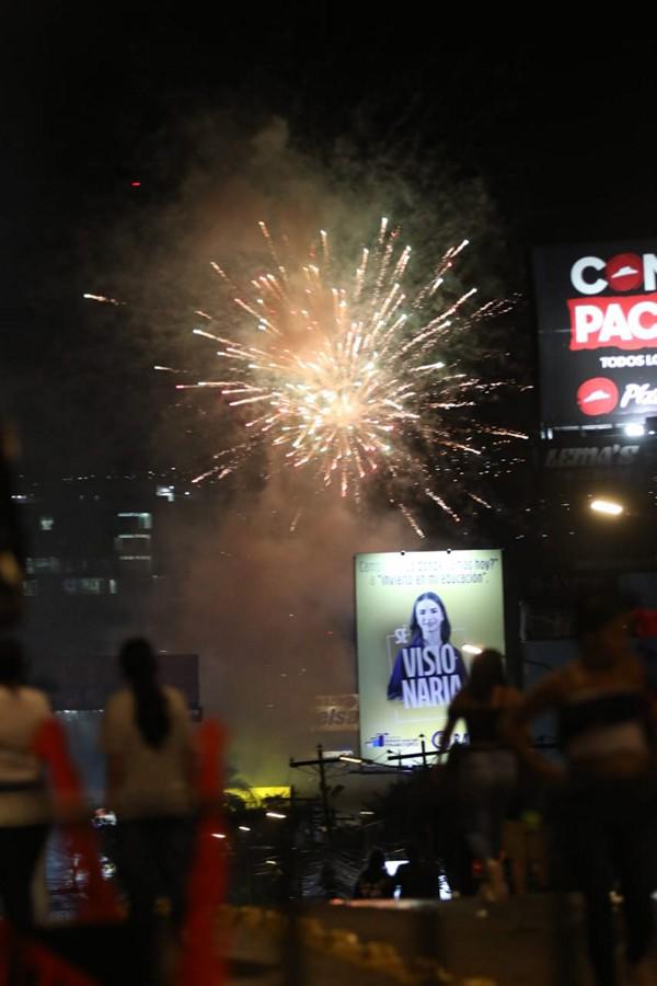 Espectacular show de luces ilumina la capital en su 446 aniversario