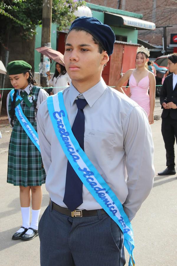 Con colorido desfile colonia San Miguel de Tegucigalpa celebra su 69 aniversario