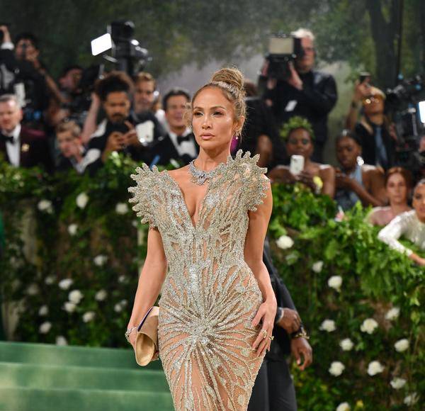 Jennifer López y su brillante look en la Met Gala 2024