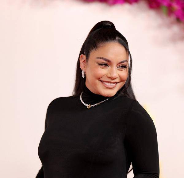 Vanessa Hudgens confirma embarazo desfilando por la alfombra roja de los Oscar