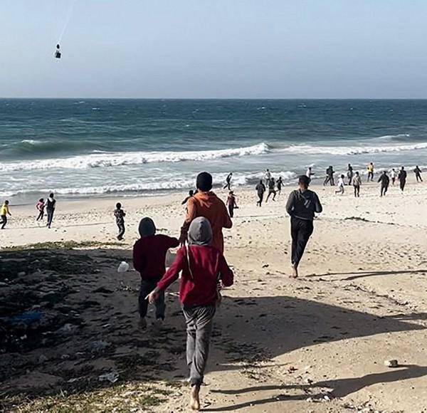 Estampida y disparos: la tragedia que dejó 118 muertos durante reparto de ayuda humanitaria en Gaza