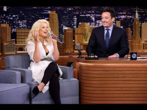 Christina Aguilera fue invitada al Tonight Show Starring Jimmy Fallon (NBC).