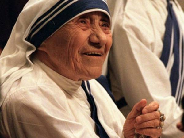 Teresa de Calcuta ganó el Nobel de la Paz en 1979 por su trabajo a favor de los pobres. AP