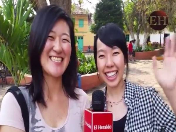 #SaludoAlosMíos se encontró con estas japonesas en Valle de Ángeles y ellas no dudaron en enviar sus saludos ¿En japones o español? Escucharlas