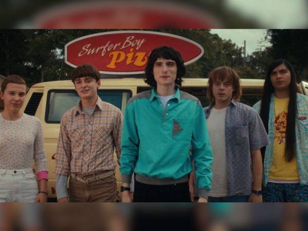 En los últimos años, el intérprete continuó su carrera televisiva con papeles en series como Stranger Things, que ha sido uno de sus mayores éxitos.