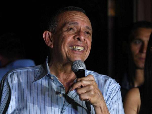 Con esta declaración, Lobo Sosa rechaza las acusaciones de la presidenta Castro y recalca los motivos por los que no avanzaron los proyectos hidroeléctricos.