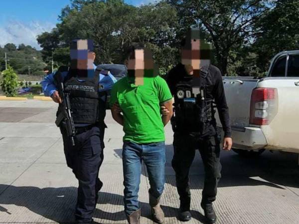 El supuesto distribuidor de drogas en la aldea San Francisco del municipio de San Sebastián, Lempira, fue capturado por agentes de la Dirección Policial de Investigaciones (DPI), en un allanamiento de morada.