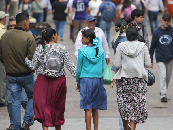 La influencia de una cuña de alta presión asociada a una masa de aire frío, procedente del sureste de Estados Unidos, continúa impactando a Honduras este martes, dejando bajas temperaturas y obligando a la población a recurrir a sus suéteres, chaquetas, gorros y bufandas. Aquí detalles de cómo estará el clima este martes 3 de diciembre.