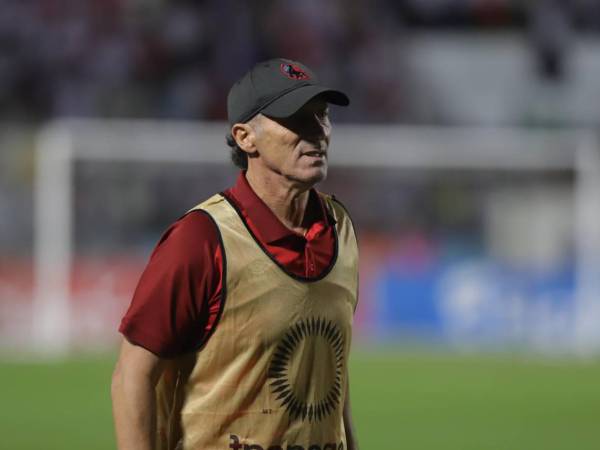 Pedro Troglio dirigió su último torneo a Olimpia, estuvo a un paso de ganar el pentacampeonato.