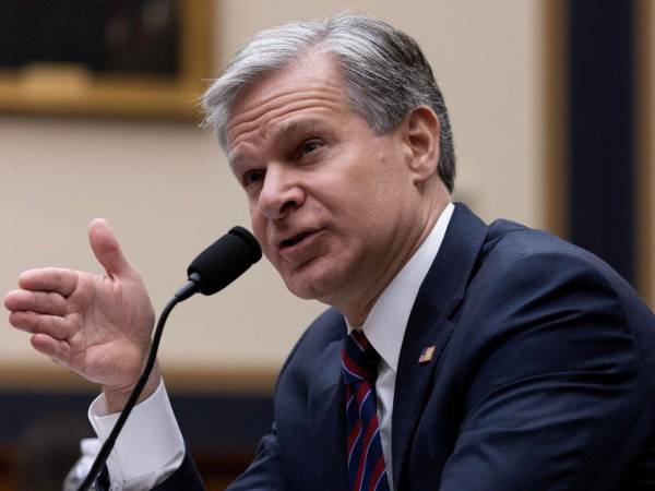 Director del FBI Christopher Wray dijo que su decisión está basada en hacer lo correcto para el FBI.