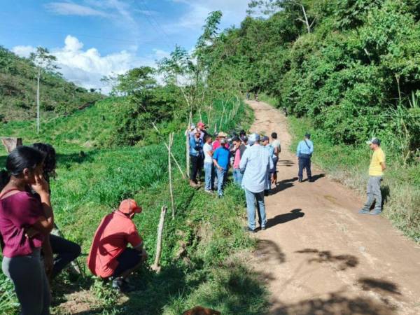 El cuerpo del hombre fue encontrado tirado en una quebrada.