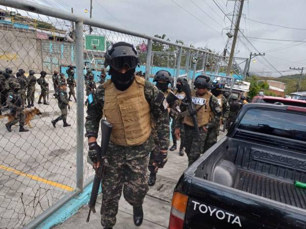 Elementos de la Policía Militar del Orden Público y otras unidades policiales llegaron a la colonia Villa Cristina y a otras zonas del Distrito Central para intensificar los operativos.