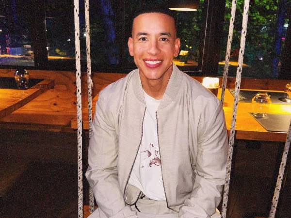 Daddy Yankee ofreció una prédica donde habló de su matrimonio con Mireddys González.