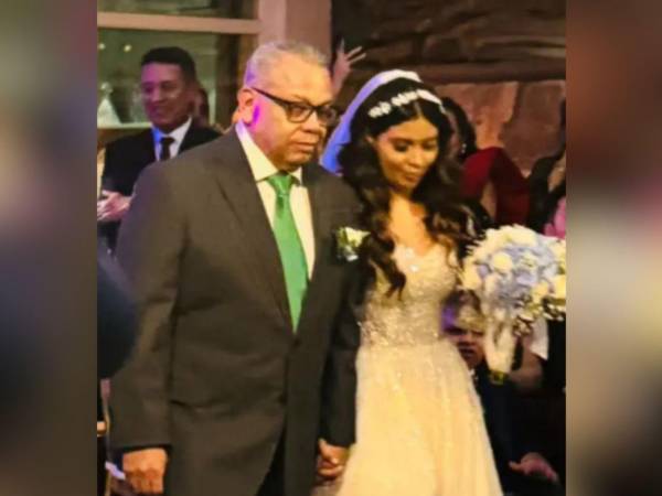 El pasado fin de semana Ivannia Maldonado, hija del reconocido periodista, Eduardo Maldonado, celebró su boda con Héctor Pineda en una íntima ceremonia a la que asistieron familiares y amigos cercanos.