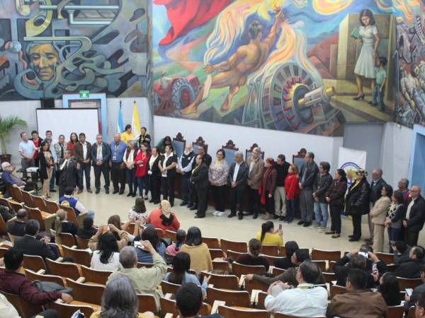 Destacados docentes de la UNAH recibieron reconocimiento por su trayectoria.