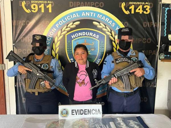 Agentes de la Dipampco capturaron a “La Reina del Sur” acusada de cometer el delito de tráfico de drogas en la aldea el Belloto del municipio de Leapaera, Lempira.