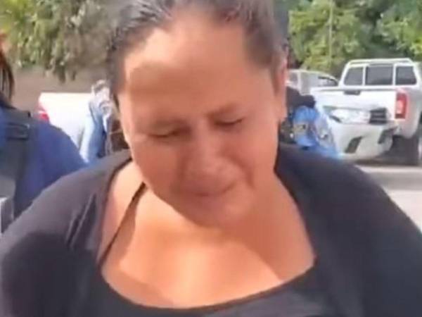 La tarde del lunes empezó a circular un video en redes sociales donde se muestra a una mujer golpeando violentamente a su hija, mientras quemaba su mano. Aquí los detalles del caso.