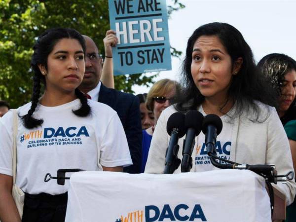 La “soñadora” Indira Islas durante una conferencia de prensa por el décimo aniversario de la promulgación del programa Acción Diferida para los Llegados en la Infancia (DACA), celebrada en Washington.