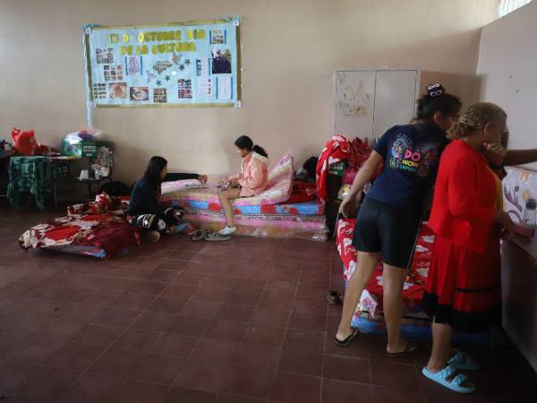 En el albergue del Instituto Monterrey de la colonia Alemán permanecen 80 personas, la mitad de ellos son menores de edad.