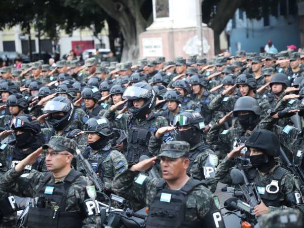 Cientos de militares salieron a partir de hoy a las calles de las principales ciudades de Honduras para desarrollar la operación “Navidad Segura”.