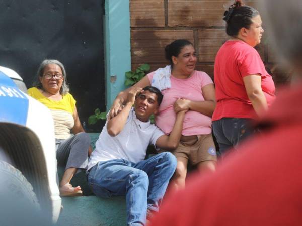 La violencia golpeó nuevamente a la colonia Villa Nueva, al oriente de Tegucigalpa, capital de Honduras, cuando Javier Martínez, un joven de 26 años, fue asesinado mientras revisaba su motocicleta a unas cuadras de su hogar.