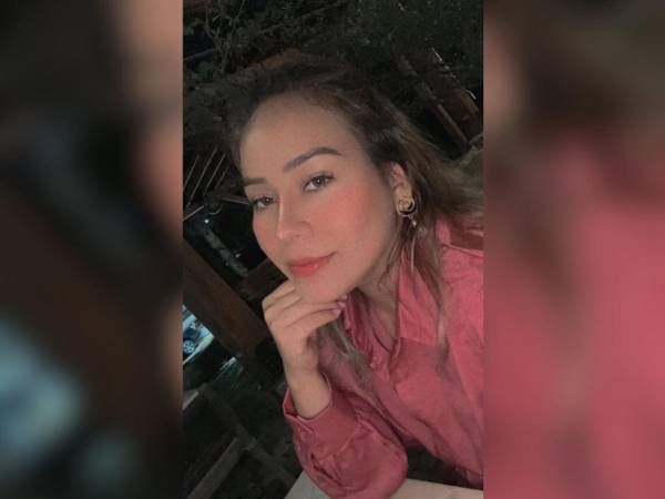 Las publicaciones de Francia Abigaíl Flores, estudiante de medicina de 23 años, han llamado la atención tras su reciente captura junto a su padre, José Francis Flores Aguirre, acusados de liderar una red criminal dedicada al narcotráfico, sicariato y secuestros.