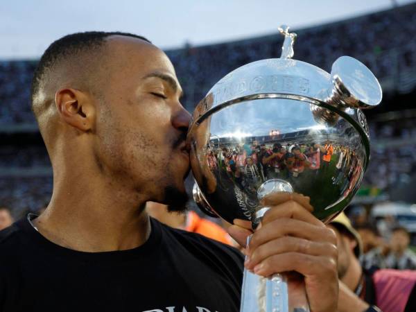 Marlon Freitas, capitán del Botafogo, no pudo contener las lágrimas al recordar a su padre cuando ganó la Copa Libertadores el pasado sábado 30 de noviembre. Más detalles a continuación.