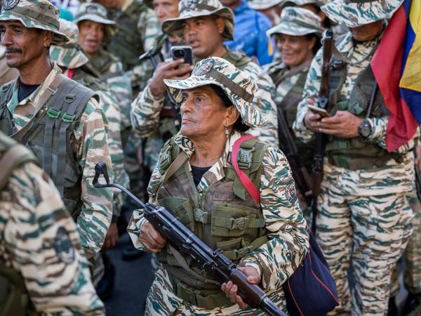 Nicolás Maduro activó desde el martes los “órganos de dirección integral” (Odis) que -aseguró- combinarán el poder político, las Fuerzas Armadas y los cuerpos policiales, con la misión de “defender la paz” del país en los días previos al 10 de enero, cuando insiste en que jurará para un tercer mandato consecutivo. A continuación un vistazo a quiénes integran estos grupos.