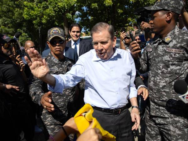 Edmundo González Urrutia participó en una concentración opositora en República Dominicana.