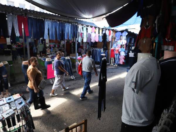 Las tiendas en general se han abastecido de mercaderías y están a la espera de potenciales clientes. Se invita a los capitalinos para que lleguen a los mercados a comprar, se garantiza la seguridad.