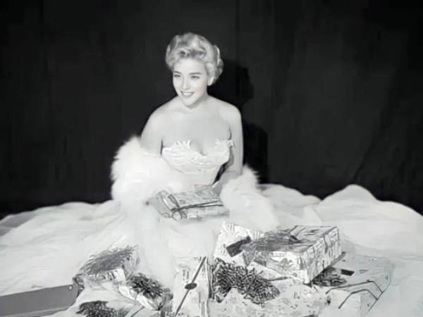 Silvia Pinal, ícono del cine de oro mexicano, no solo es recordada por su talento, sino también por su vida amorosa, marcada por romances intensos y polémicos.