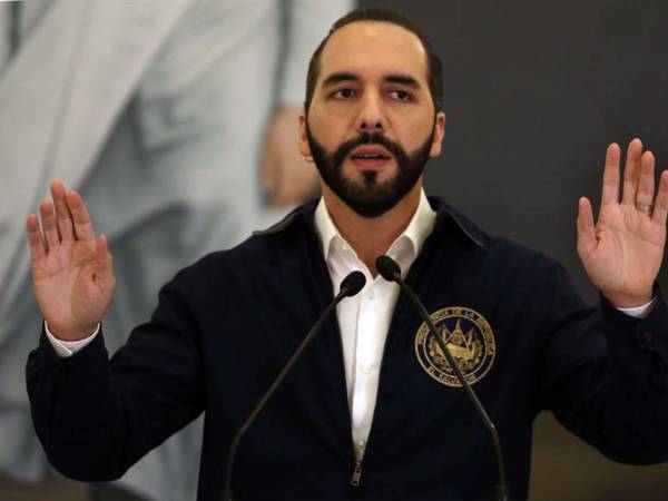 El presidente de El Salvador, Nayib Bukele recibió este jueves la visita del titular del CAF, Sergio Díaz-Grandos.