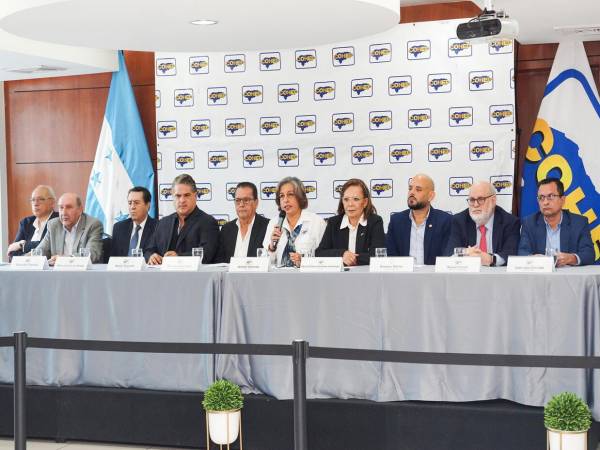 Directivos del Cohep encabezados por Anabel Gallardo insistieron en la necesidad de actuar en conjunto entre el gobierno, sector privado, trabajadores y sociedad civil por el bienestar también desarrollo de Honduras.