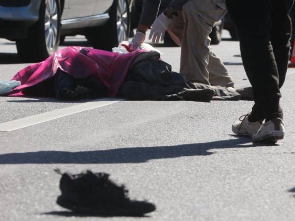 El conductor de un vehículo tipo turismo fue detenido tras atropellar a un hombre, aparentemente de la tercera edad, en el anillo periférico.