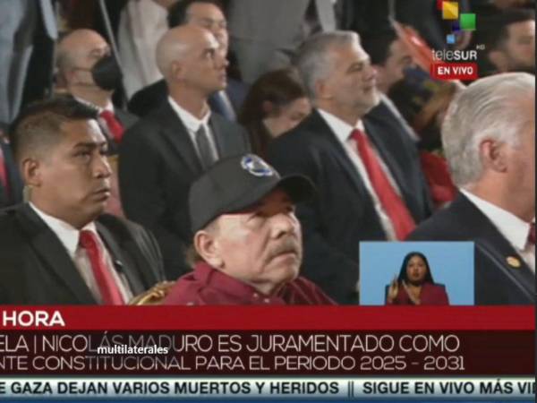 Ortega estaba sentado junto al presidente de Cuba, Miguel Díaz-Canel.