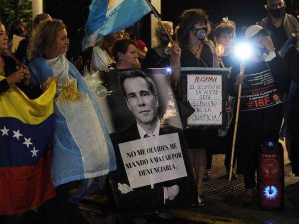 Una marcha fúnebre en las calles de Buenos Aires, en recuerdo del fiscal Alberto Nisman con motivo del séptimo aniversario de su muerte, en Buenos Aires.