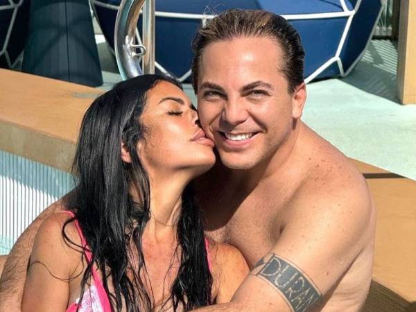 Cristian Castro festejó un año más de vida en la mejor compañía: su novia, Mariela Sánchez.