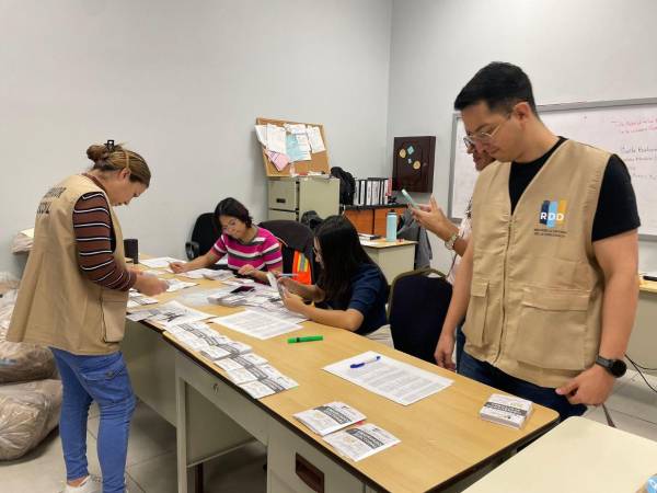 Las delegaciones de observadores se desplazaron a los diferentes centros de votación para registrar lo ocurrido durante el proceso electoral.