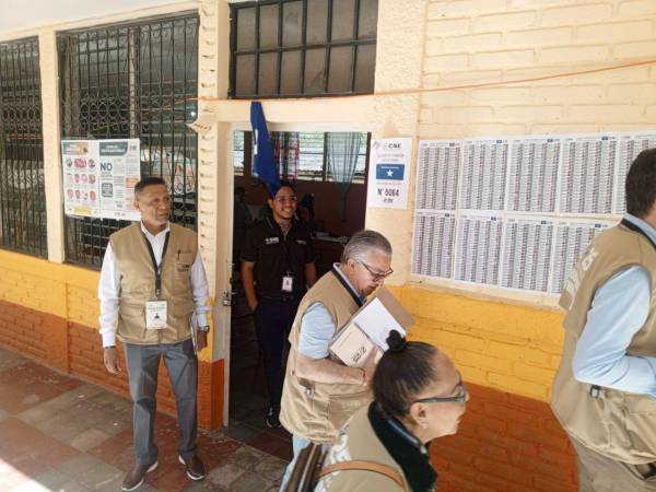 Observadores internacionales llegaron a los centros de votación para verificar las condiciones en las que se desarrolló el proceso electoral interno este 9 de marzo donde participaron tres partidos políticos.